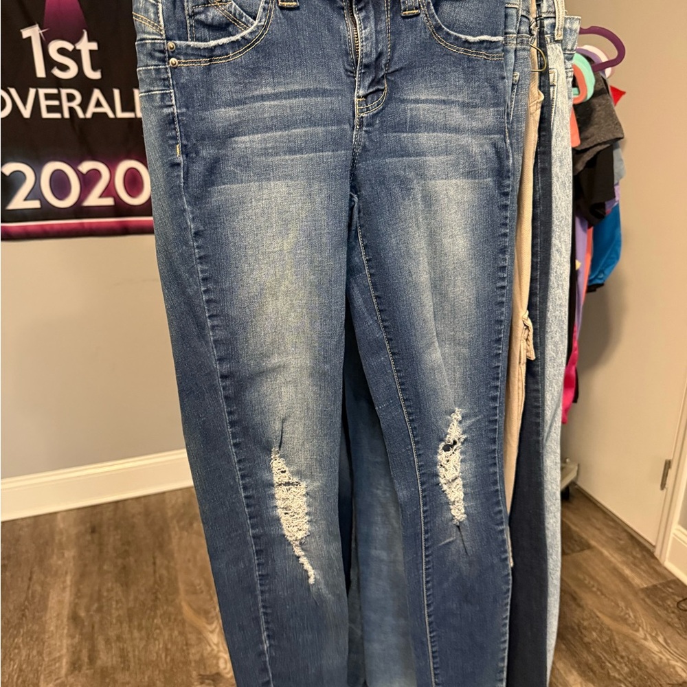 YMI Light Wash Straight Leg Jeans Distressed